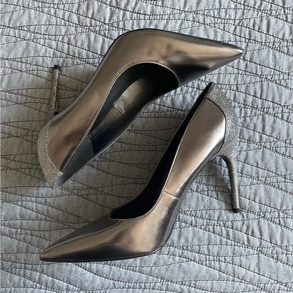 NWOT Marc Fisher Bronze Silver Glitter heels size 10 - Picture 2 of 4